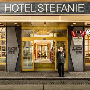 Stefanie - Vienna's Oldest **** וינה